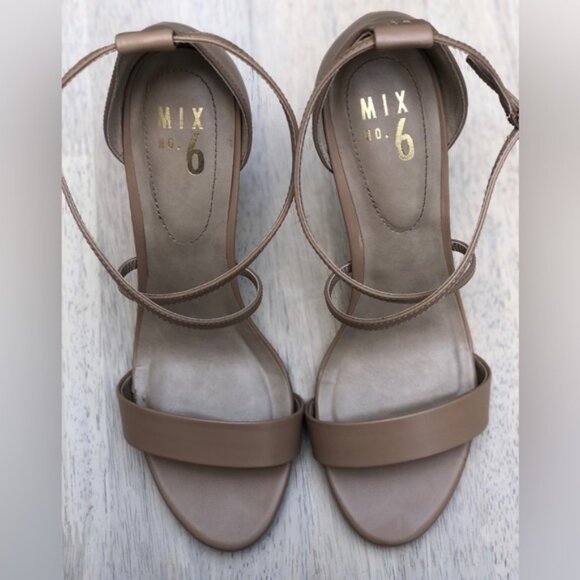 ✨HP✨ SUPER SEXY STRAPPY NUDE SANDALS Women’s Size 9.5 - Picture 3 of 9